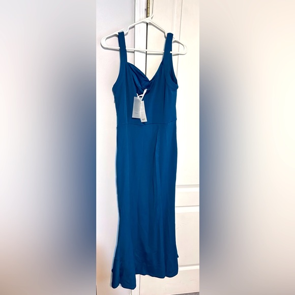 Long formal summer dress. - Picture 2 of 2